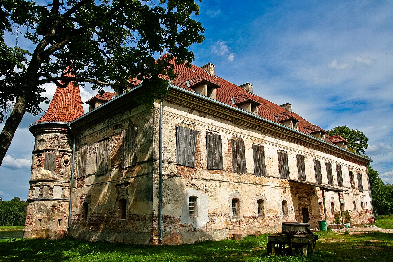 Siesikų pilis prie ežero